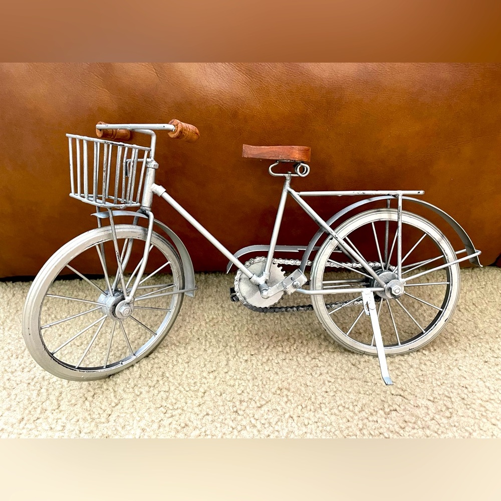 Cute wood and metal 10x18 bicycle decor